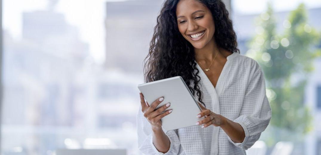 A Millennial takes a Banzai finance class on her tablet.